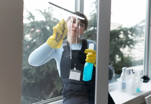 Nettoyage de vitres intérieures et extérieures à Oueilloux